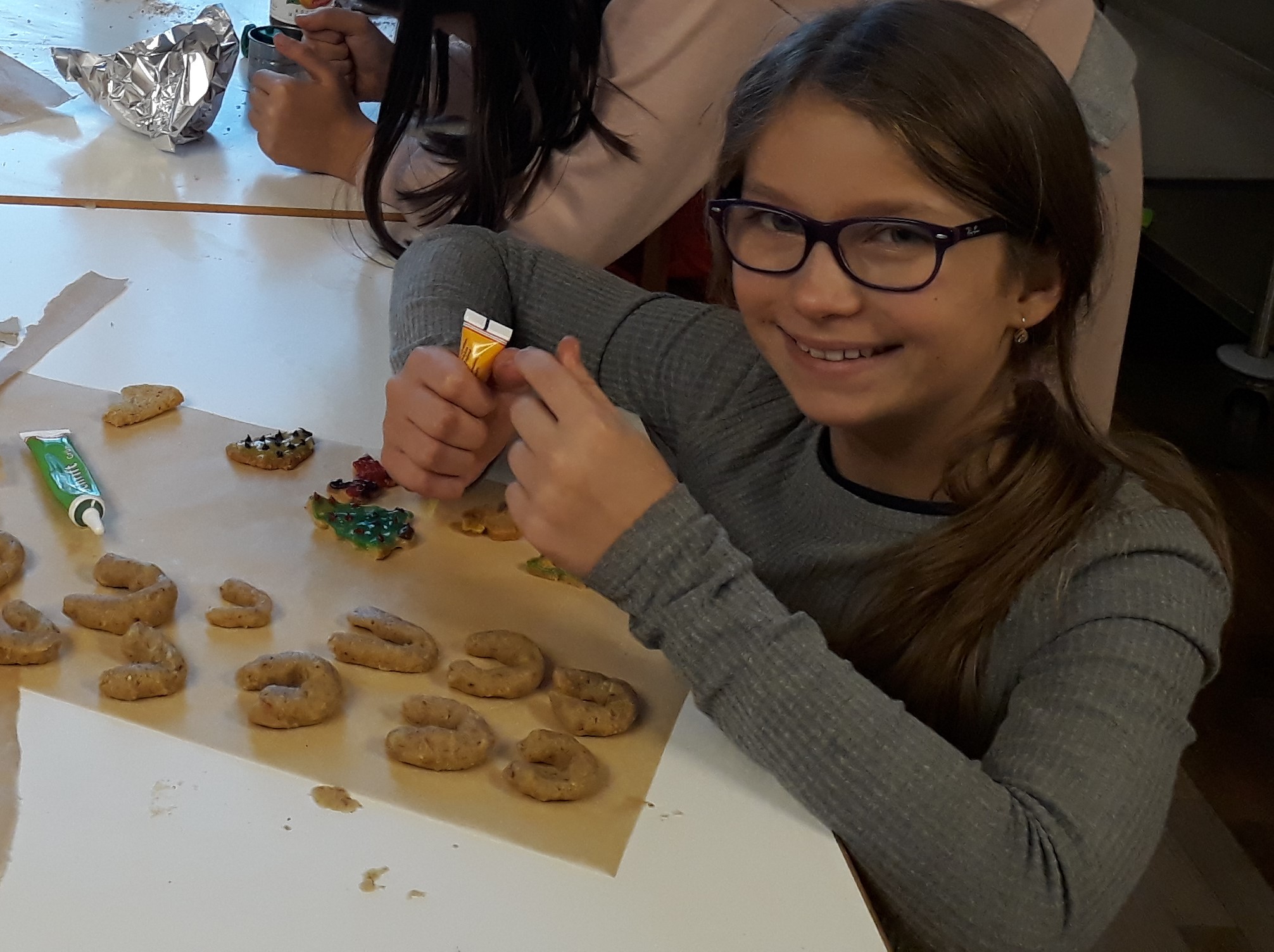 Weihnachtliches Keksebacken in der Nachmittagsbetreuung